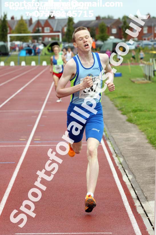 Mens under-17s 800 metres, Northern Under-17s/U-15s and U13s Champs, Leigh Sports Village, Leigh. Photo: David T. Hewitson/Sports for All Pics